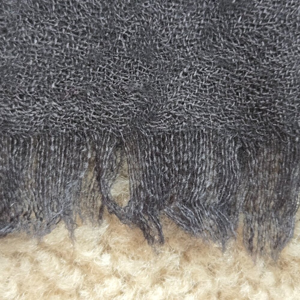 NWOT Cashmere Gradient Black & Grey Lightweight Scarf Ombre - Picture 4 of 10